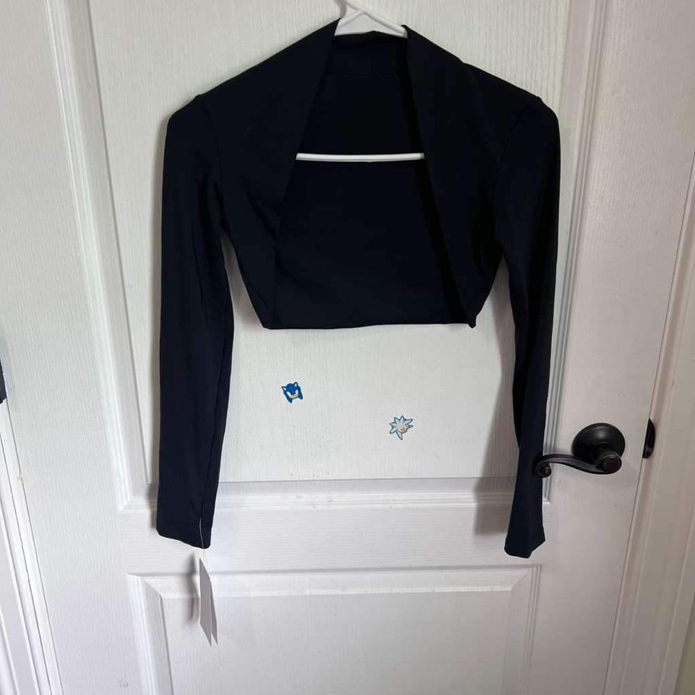 AAKVT Black Long Sleeve Shrug Bolero Mock Neck Thumbholes Cropped Top Size M NEW - Picture 2 of 16